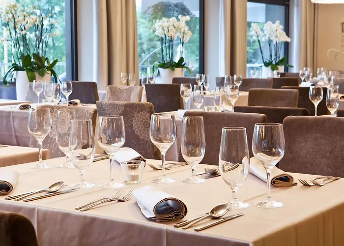Queen'S Astoria Design Hotel