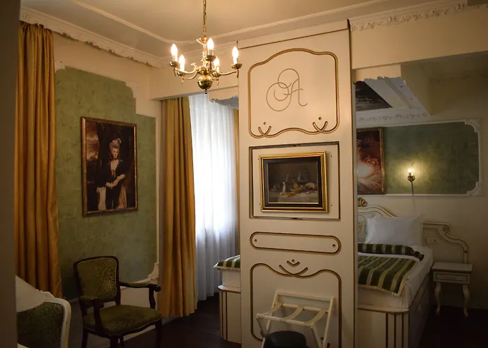 Queen'S Astoria Design Hotel
